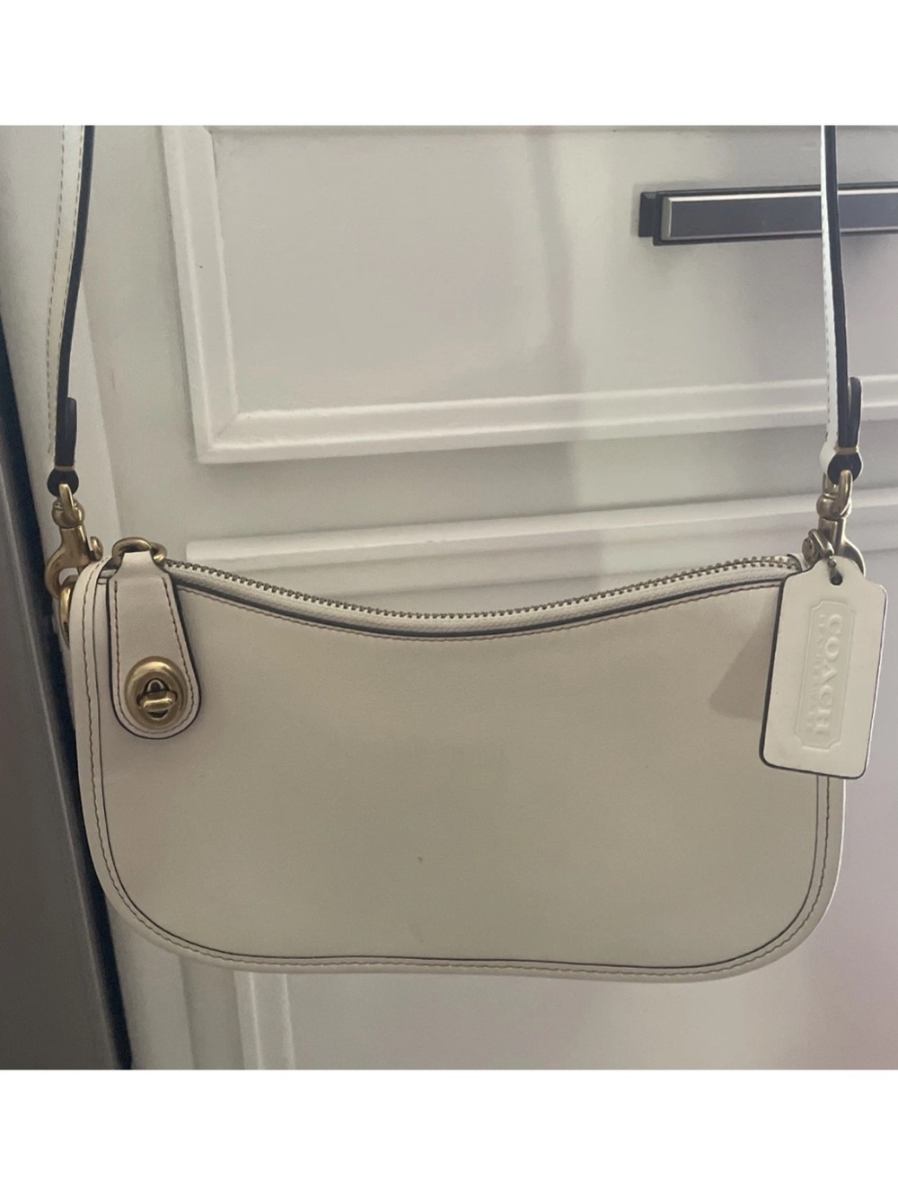 Coach Swinger 20 Purse/ White Small Shoulder Bag Zip Closure Detachable